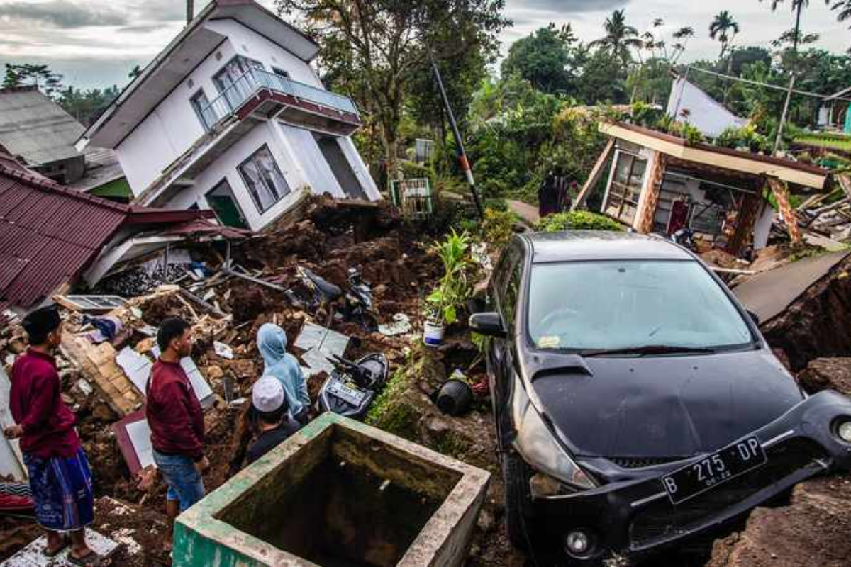 Indonesia seeks 200 earthquake victims