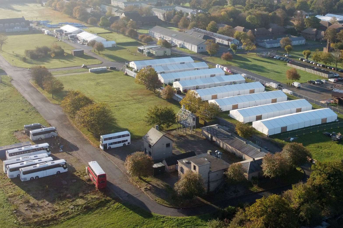 Centre for processing migrants in Manston clears
