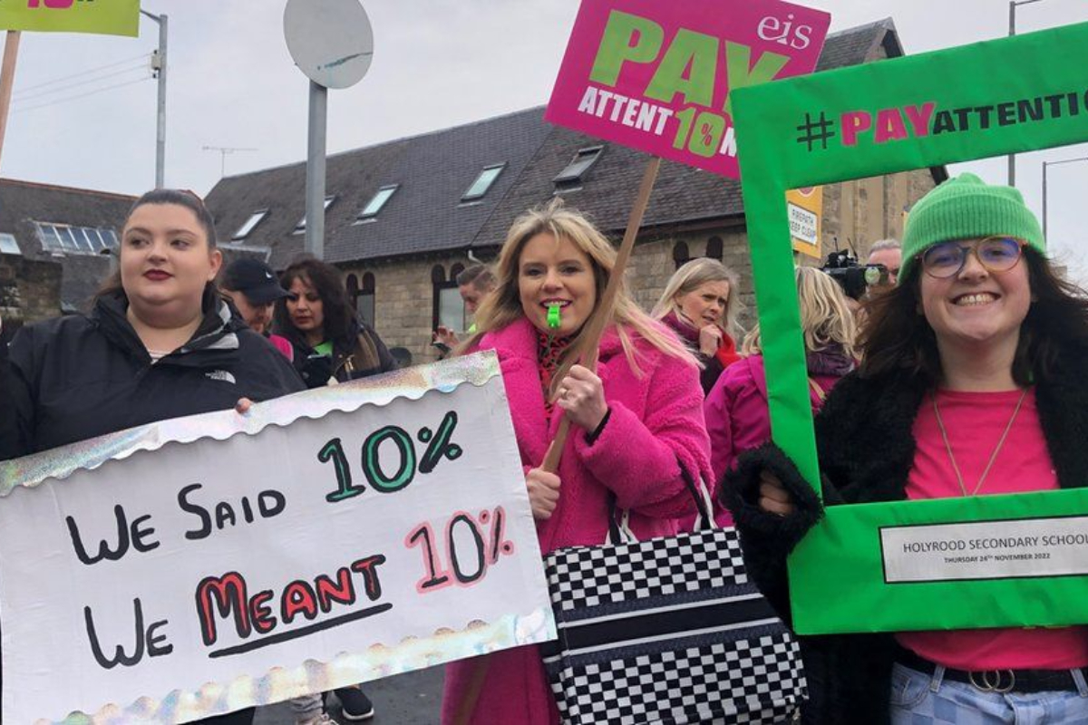 Scottish schools shuts as teachers strike over pay