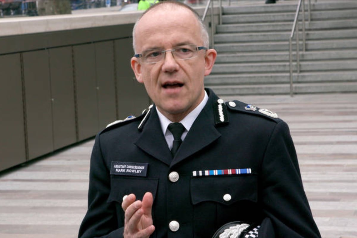 Met Police chief says some officers shouldn't speak publicly