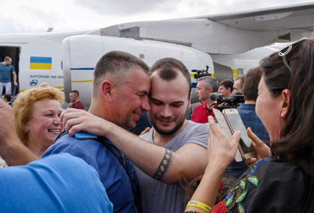 Russia and Ukraine swaps 100 war captives