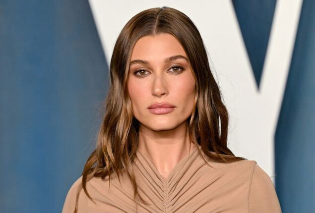 Hailey Bieber displays her “Apple-Sized” ovarian cyst