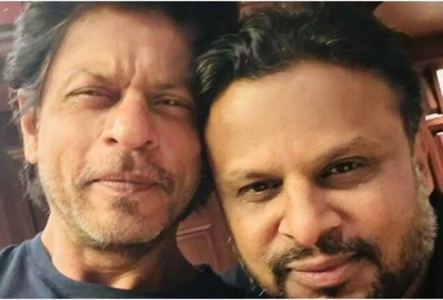 King Khan’s photo with Kumaar goes viral