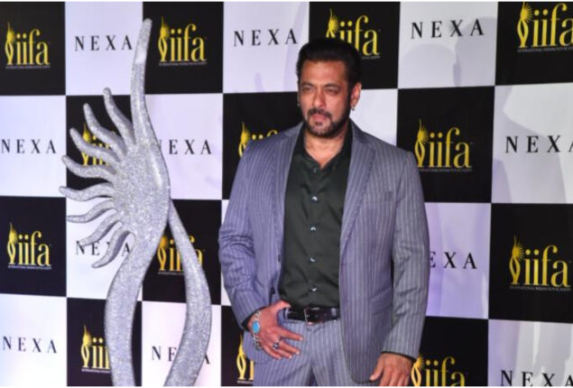 Salman Khan’s ring hints at his secret engagement