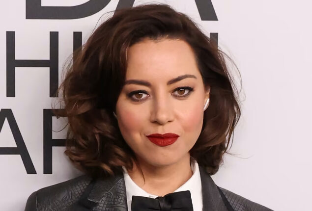 Aubrey Plaza and Chloe Fineman in steamy ‘SNL’ Promo