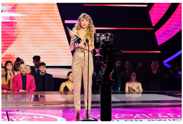 Taylor Swift Makes Surprise AMAs Appearance in Golden Jumpsuit