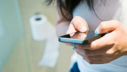Mobile phones have 10% more bacteria than toilet seats, reports say