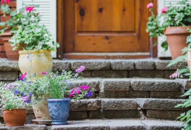 Woman neighbours threaten to contact police for ‘decorative’ porch plants