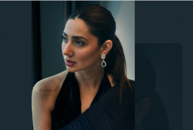 Mahira Khan looks classy in all black outfit