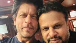 Shah Rukh Khan’s pic with Kumaar, lyricist for Pathaan goes viral