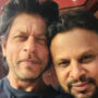 Shah Rukh Khan’s pic with Kumaar, lyricist for Pathaan goes viral