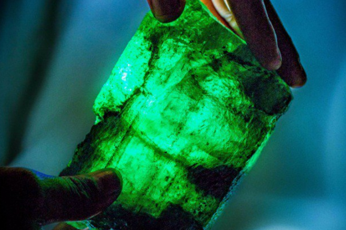 uncut emerald