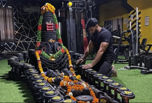 Giant shivling made out of gym equipment has gone viral