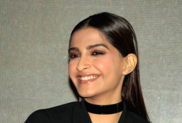 Sonam Kapoor spends the weekend playing with Vayu at home