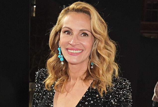 Julia Roberts marks the 18th birthday of twins Hazel and Finn