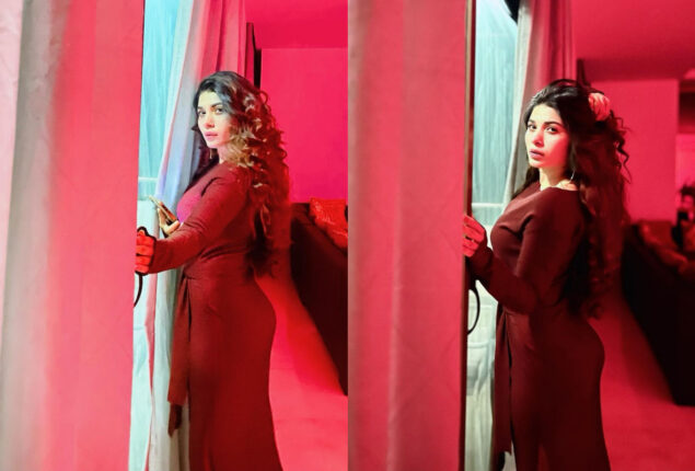 Mahi Baloch sets temperature soaring with new clicks