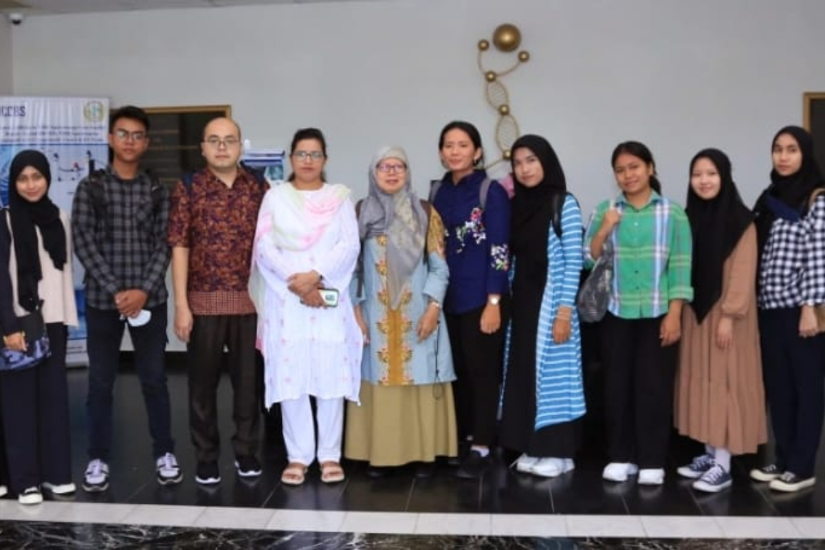 12 Indonesian scholars