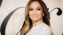 Jennifer Lopez Rewore This Festive Sweater