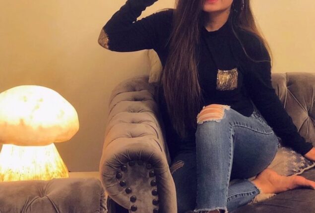 Mahi Baloch’s Adorable Pictures from Dinner with Friends