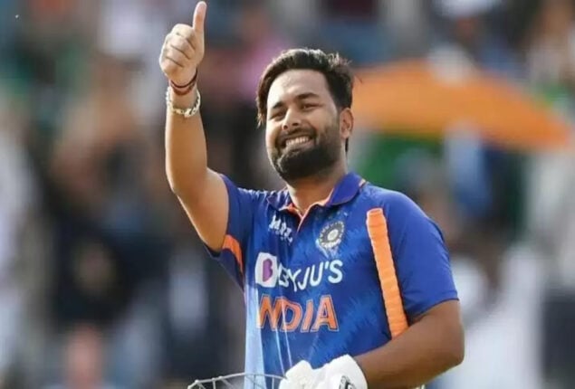 Rishabh Pant furious after fan teases him ‘Urvashi bula rahi hai’