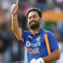 Rishabh Pant furious after fan teases him ‘Urvashi bula rahi hai’