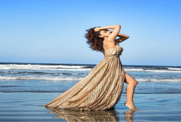 Saba Qamar hot, new sizzling photos at beach goes viral