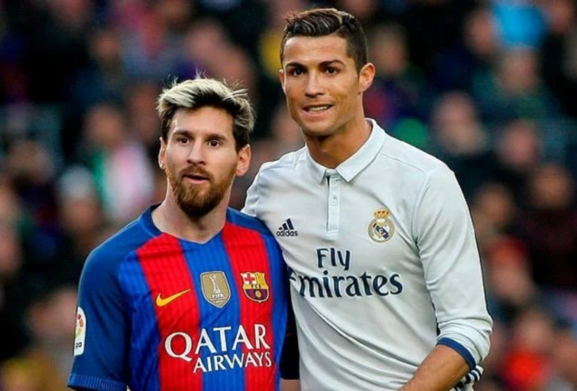 Ronaldo honours Messi before the FIFA World Cup