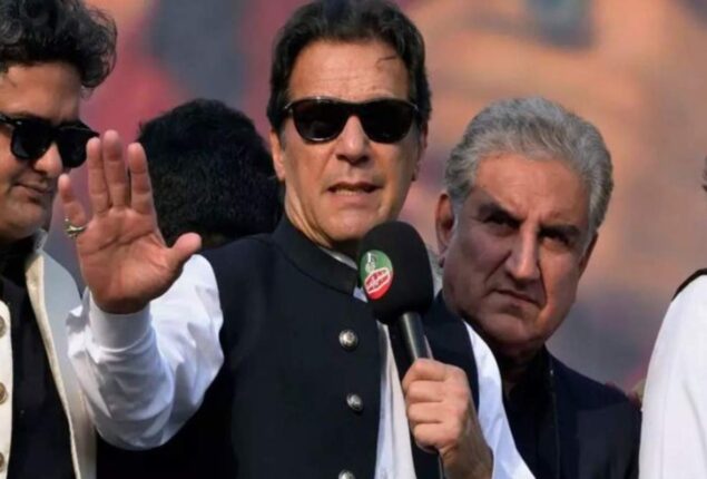 Islamabad authorities ask PTI to shift stage from Faizabad
