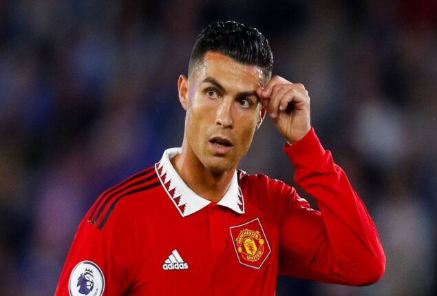 After leaving Manchester United, Ronaldo looks for a new club