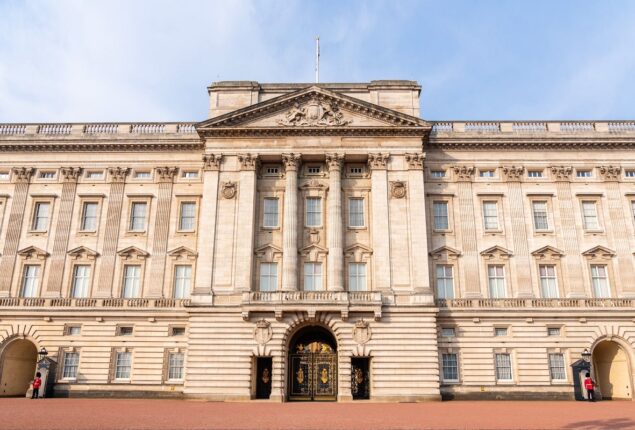 Buckingham Palace urged to release staff from non-disclosure arrangements
