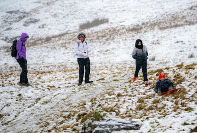 UK: Temperatures hit 14C, but forecasters warn of rain