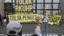 New Indonesian law bans sex outside marriage