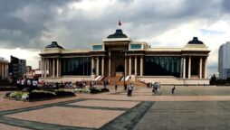 Mongolian protesters storm palace