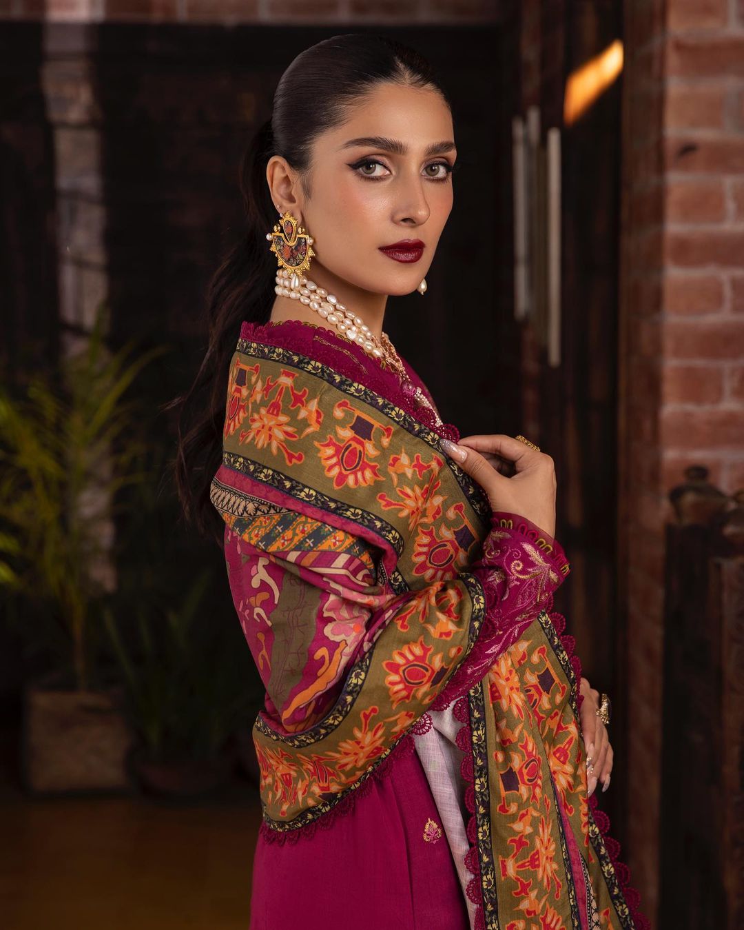 Ayeza Khan looks stunning in new photoshoot