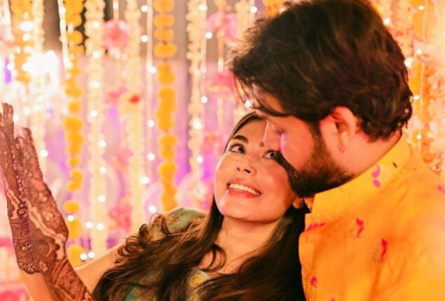 Azlan Shah and Warisha shares photos from their Mehendi ceremony