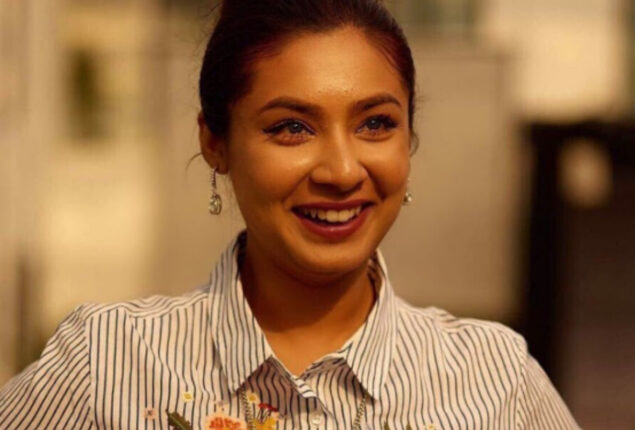 Netizens Love Bangladeshi Actress Dance to English Beats