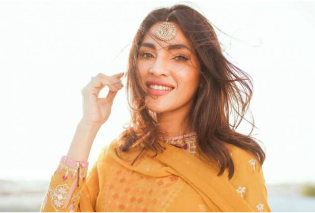 Zhalay Sarhadi Fans are entertained by the new video of her