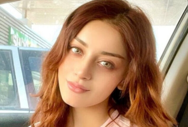 Alizeh Shah sets temperature soaring with new sizzling photos