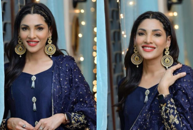 Zhalay Sarhadi looks fabulous in beautiful outfit