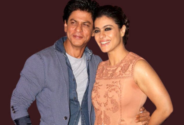 SRK sings Tujhe Dekha Toh and says Baazigar dialogue for Kajol