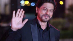 Shah Rukh Khan promotes Pathaan at Red Sea IFF