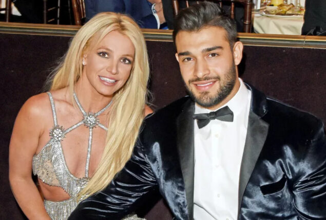 Sam Asghari surprised Britney Spears with cake and balloons.