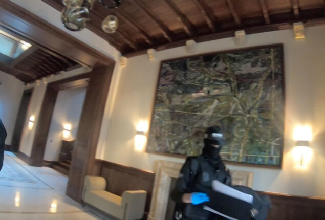 Russian businessman arrests in oligarchs investigation