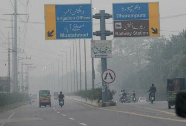Smog: Lahore schools, pvt offices to remain close three days a week