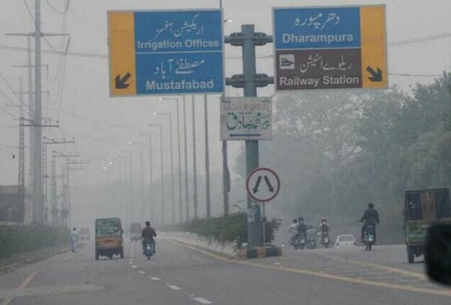LHC orders early closure of markets, restaurants to curb smog
