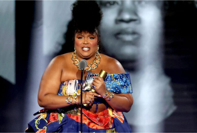 Lizzo’s mother gives her the People’s Champion Award: I’m so proud of her
