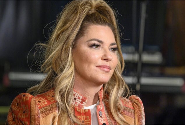 Shania Twain says “I Miss My Mother at These Moments” while receiving awards