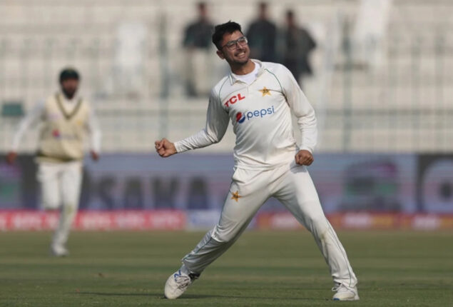 Abrar Ahmed helps Pakistan stay in second England Test