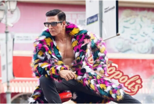 Akshay Kumar shares stylish picture of upcoming song