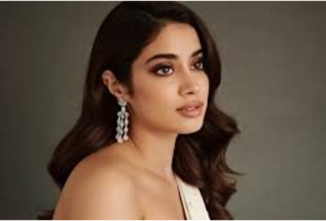 Shikhar Pahariya reacts to Janhvi Kapoor’s aristocratic look